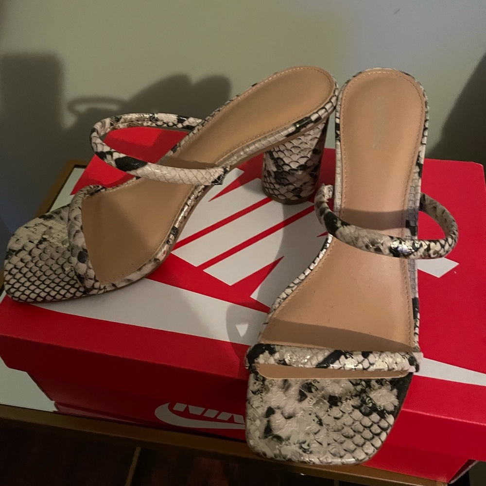 Express Sandals